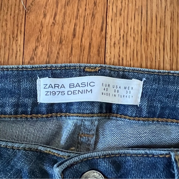 Zara Pearl Cropped Jeans. - Picture 7 of 8